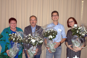 Sehr positiv wurden die Beitrge der Referenten RA Romana Hoffmann (l.), Marius Rtt (2. v. r.) und Teresa Kreis (r.) aufgenommen. Der Prsident des Gartenbauverbands Berlin-Brandenburg, Dr. Klaus Henschel, erluterte eindrcklich den Gartenbau in der Region.