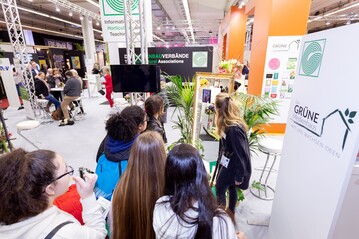  Reges Interesse beim Magic Mirror der Nachwuchskampagne "Grtner. Der Zukunft gewachsen." beim Tag der Ausbildung.