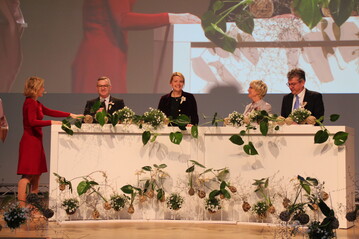 (v. l. n. r.) Frank Lock, Jrgen Mertz, Eva Khler-Theuerkauf und Christina Schulze-Fcking