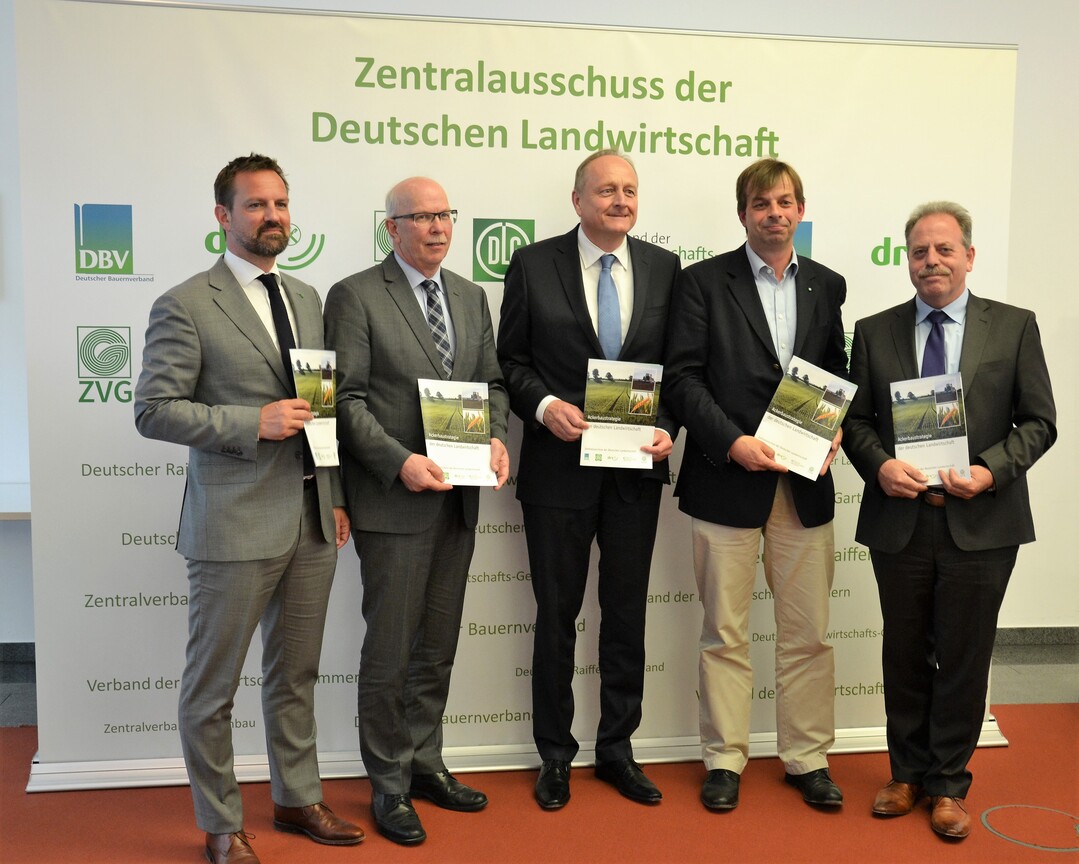 v.l.n.r. Bertram Fleischer, ZVG, Gerhard Schwetje, VLK, Joachim Rukwied, DBV, Hubertus Paetow, DLG, Dr. Michael Reininger, DRV