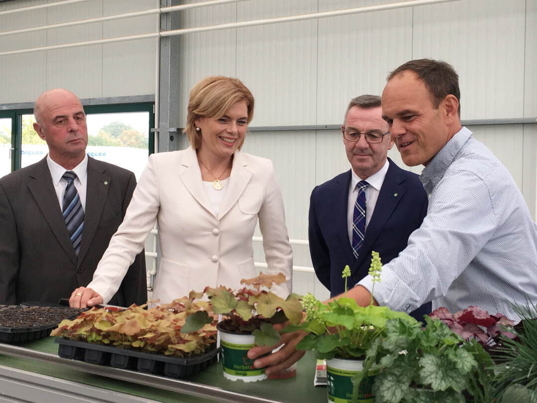 v. r. n. l.: Andreas Kientzler, Gartenbau Kientzler, ZVG-Präsident Jürgen Mertz, Bundeslandwirtschaftsministerin Julia Klöckner, Volker Schmitt, Präsident des Landesverbandes Gartenbau Rheinland-Pfalz