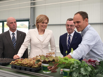 v. r. n. l.: Andreas Kientzler, Gartenbau Kientzler, ZVG-Prsident Jrgen Mertz, Bundeslandwirtschaftsministerin Julia Klckner, Volker Schmitt, Prsident des Landesverbandes Gartenbau Rheinland-Pfalz