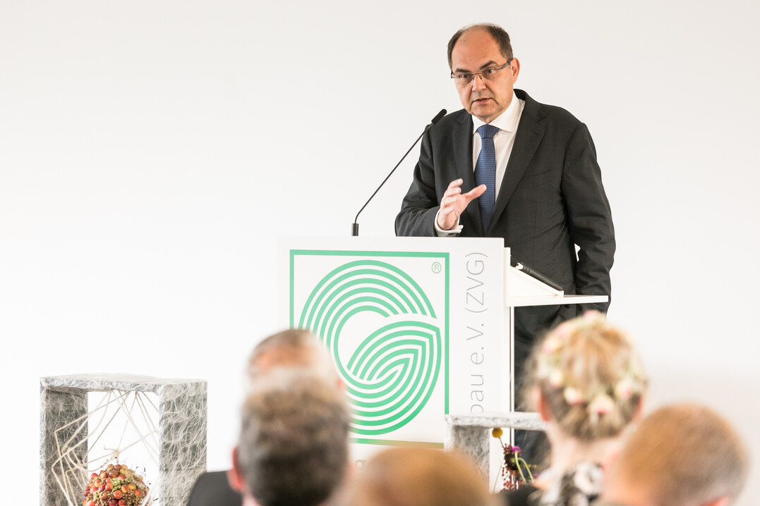 Bundesminister Schmidt würdigte in seiner Rede die IGA als Leistungsschau der Branche und brachte dem Gartenbau Wertschätzung entgegen.